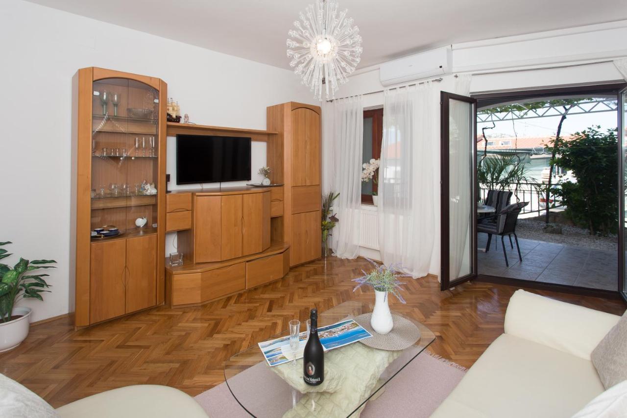 Apartmani Stanic Seget Vranjica Oda fotoğraf