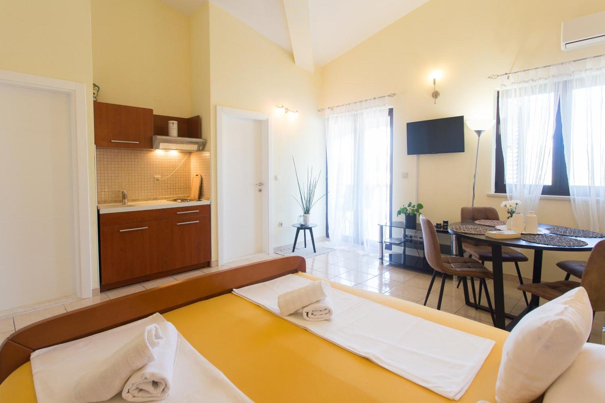 Apartmani Stanic Seget Vranjica Oda fotoğraf
